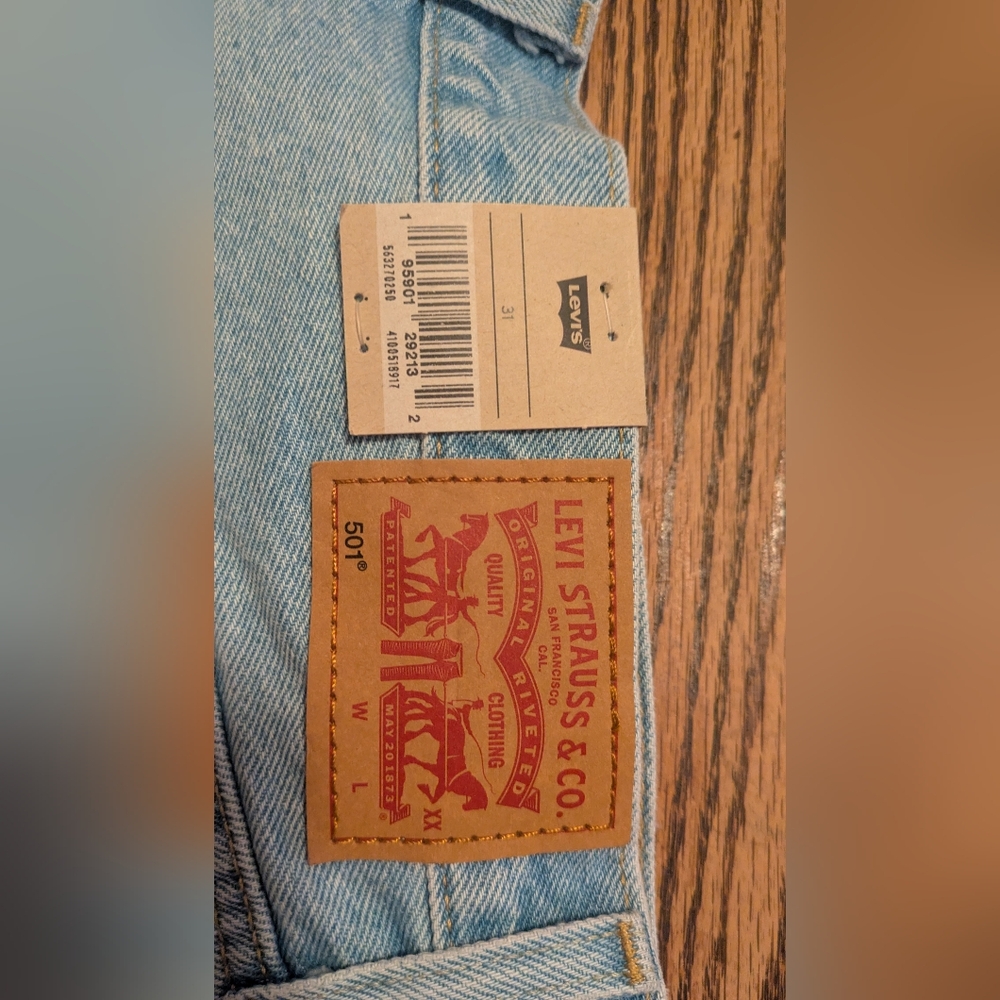 NWT Levi's Women's Light Blue 501 Denim Shorts - Picture 6 of 7